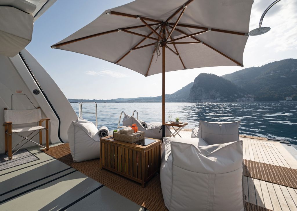 Sun deck lounge